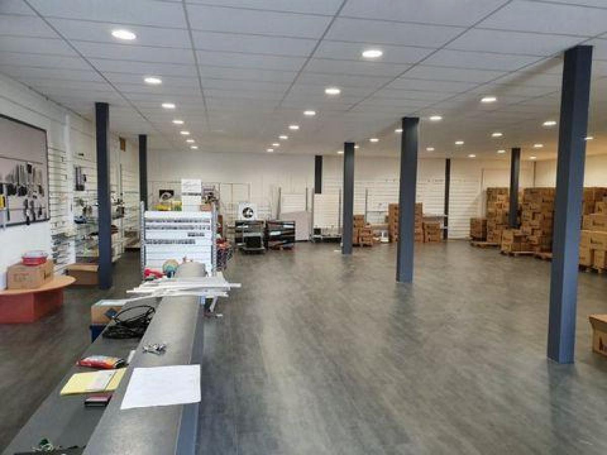 Oficina en Cusset, France 400 m² No. 17413