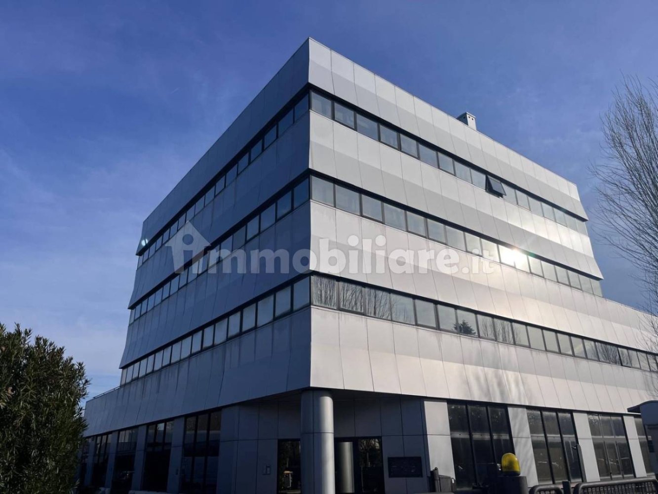 5 rooms Office in Bologna, Italy No. 91317