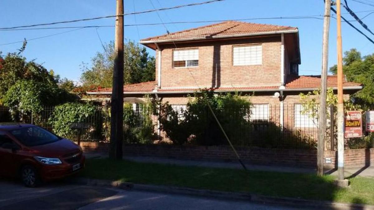 4 bedrooms House in San Miguel, Argentina No. 3879