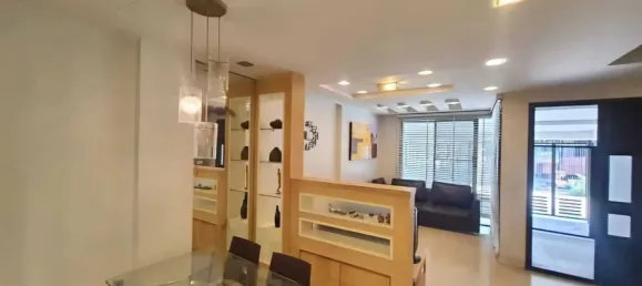 3 bedrooms Townhouse in Suan Luang, Thailand No. 70554 2