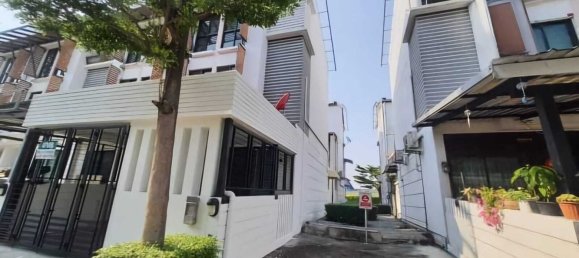 3 bedrooms Townhouse in Suan Luang, Thailand No. 70554 8