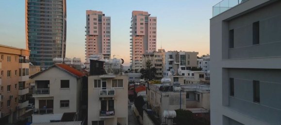 3 bedrooms Apartment in Limassol, Cyprus No. 1519 12