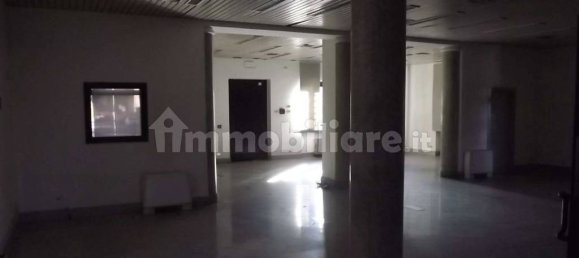 4 rooms Commercial property in Turin, Italy No. 206507 2