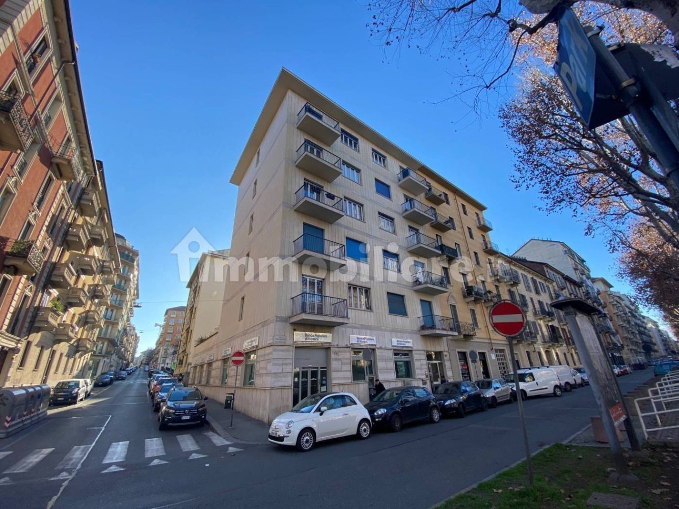 4 rooms Commercial property in Turin, Italy No. 206507