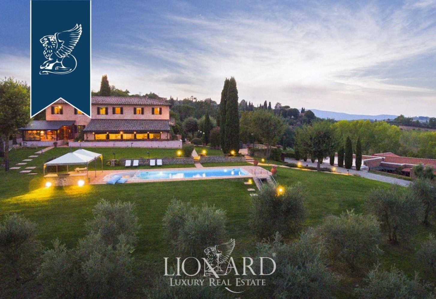 7 bedrooms Villa in Siena, Italy No. 366360