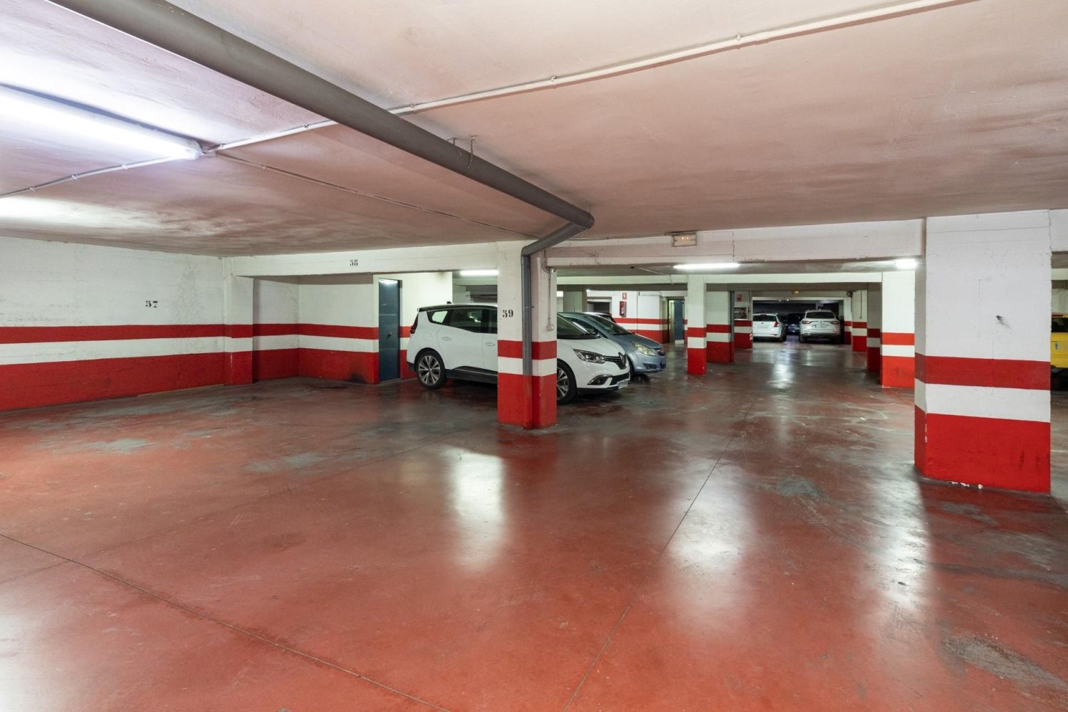  مرآب في Granada, Spain 14متر مربع رقم 166639