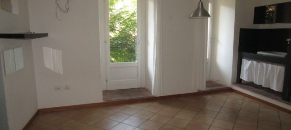 Studio in Carrara, Italy No. 27325 6