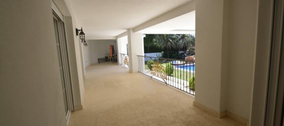 6 bedrooms Villa in Marbella, Spain No. 587 25