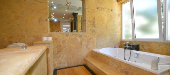 6 bedrooms Villa in Marbella, Spain No. 587 22