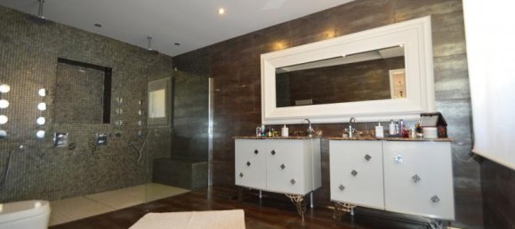 6 bedrooms Villa in Marbella, Spain No. 587 28