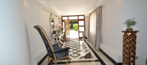 6 bedrooms Villa in Marbella, Spain No. 587 4