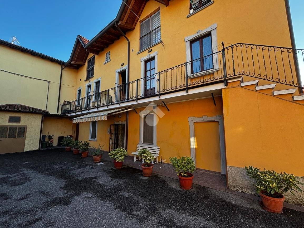 1 bedroom Apartment in Osio Sopra, Italy No. 374337