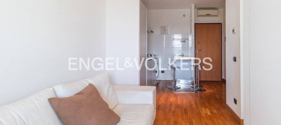 1 bedroom Apartment in Rome, Italy No. 130014 5