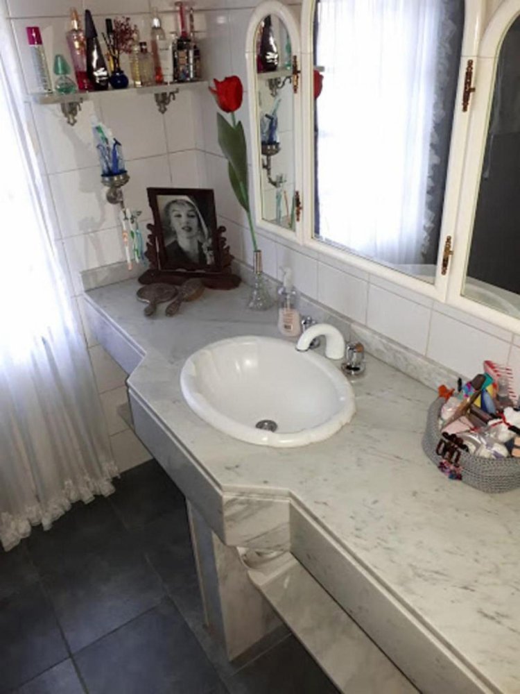 3 bedrooms House in Lanus, Argentina No. 53039