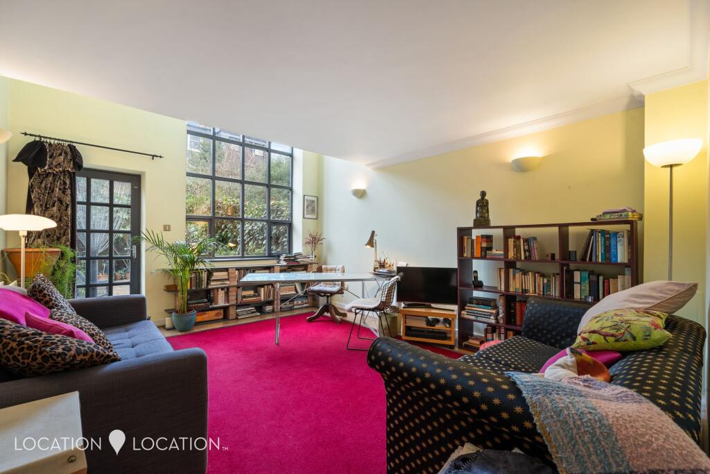 2 bedrooms House in London, United Kingdom No. 4568