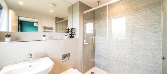 4 bedrooms House in London, United Kingdom No. 12754 16