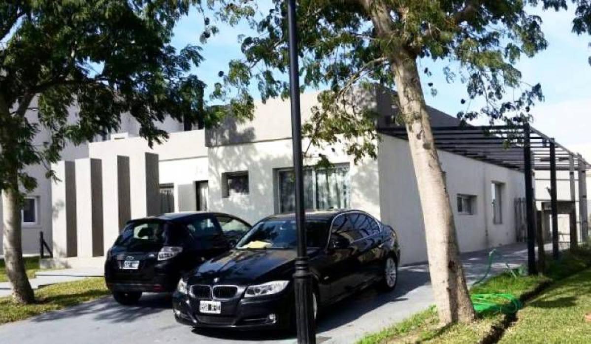 3 bedrooms House in Tigre, Argentina No. 2342