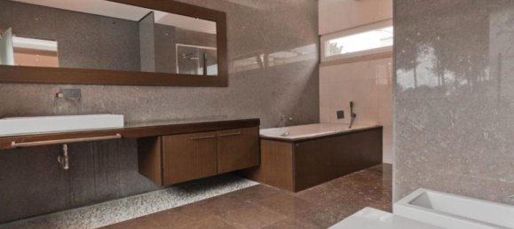 4 bedrooms House in Almada, Portugal No. 111209 20