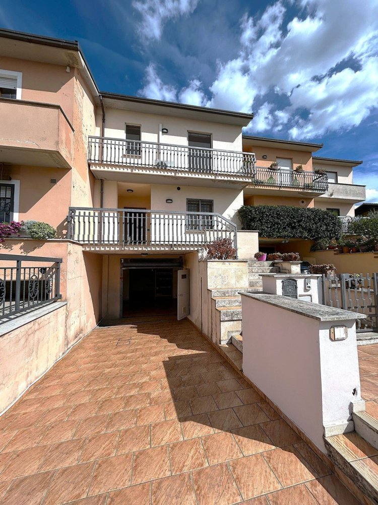 Дом с 5 комнатами в Джано дель Умбрия, Италия № 293046