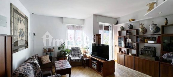 Apartamento de 2 dormitorios en Monza, Italy No. 234743 3