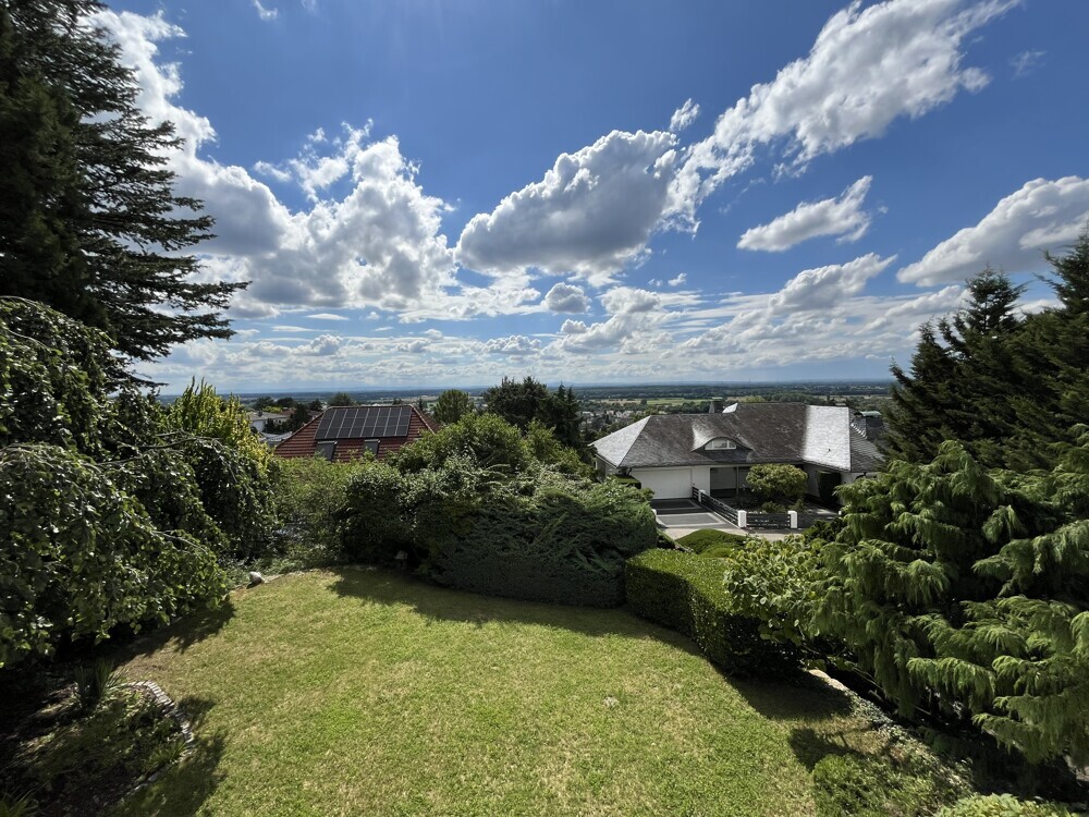 Вилла с 8 комнатами в Бергштрасе, Германия № 297376