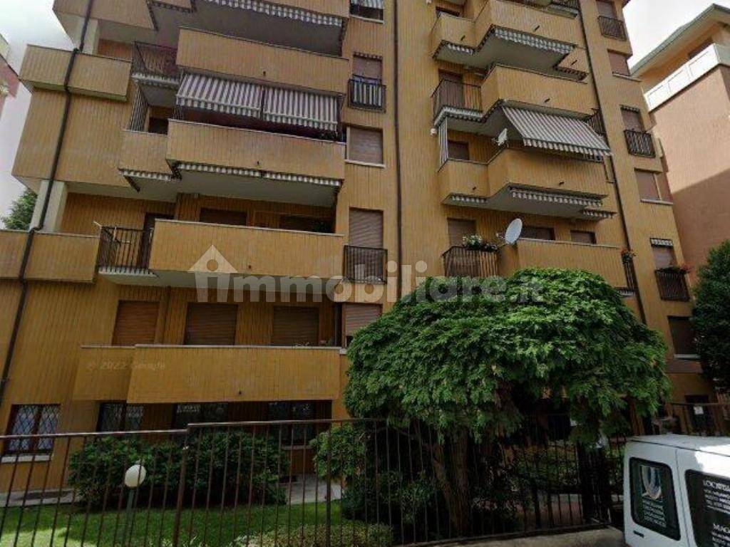 6 bedrooms Apartment in Busto Arsizio, Italy No. 281664