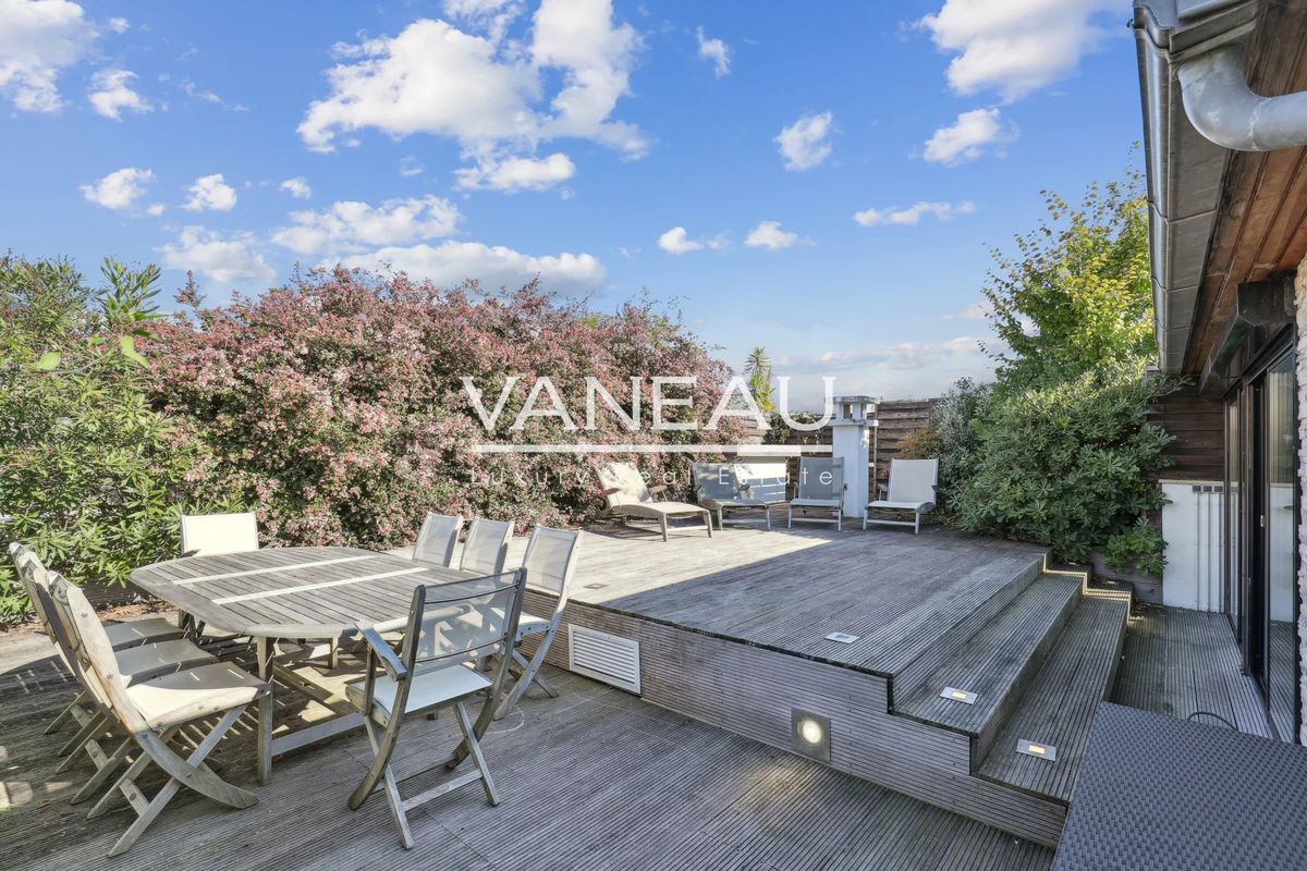 3 bedrooms Penthouse in Paris, France No. 167075