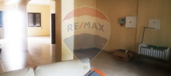 93m² Commercial property in Moura, Portugal No. 37901 5