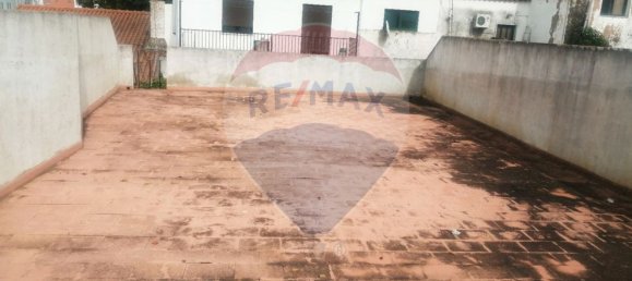 93m² Commercial property in Moura, Portugal No. 37901 12