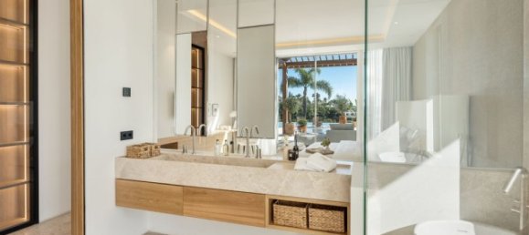 6 bedrooms Villa in Marbella, Spain No. 106162 17