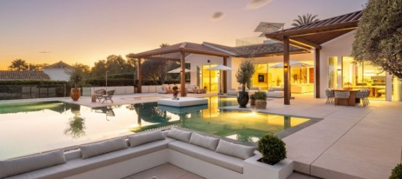6 bedrooms Villa in Marbella, Spain No. 106162 3