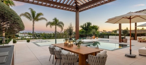 6 bedrooms Villa in Marbella, Spain No. 106162 2