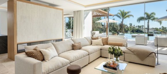 6 bedrooms Villa in Marbella, Spain No. 106162 14