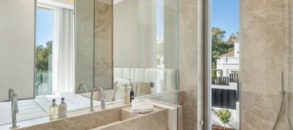 6 bedrooms Villa in Marbella, Spain No. 106162 21