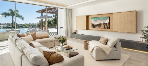 6 bedrooms Villa in Marbella, Spain No. 106162 13