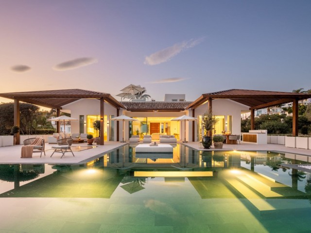 6 bedrooms Villa in Marbella, Spain No. 106162