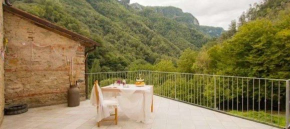 16 rooms House in Gallicano, Italy No. 135854 4