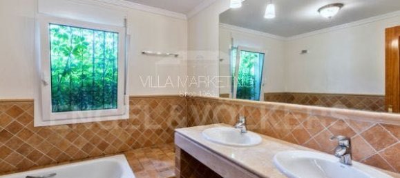 6 bedrooms Villa in Marbella, Spain No. 82213 12