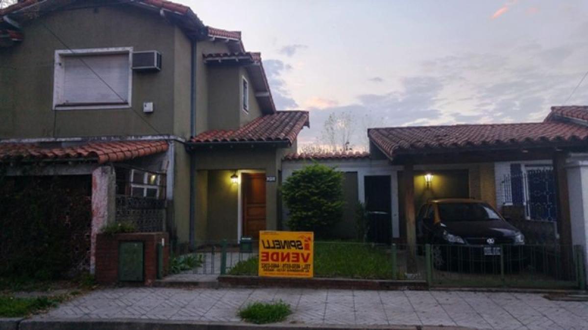 2 bedrooms House in Tres de Febrero, Argentina No. 4896