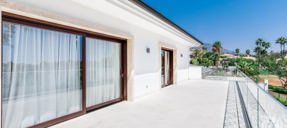 5 bedrooms Villa in Marbella, Spain No. 114054 9