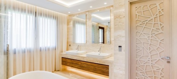 5 bedrooms Villa in Marbella, Spain No. 114054 13