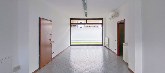 Gewerbliche Immobilie in Saronno, Italy 60m², Nr. 329666 3