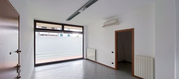 Gewerbliche Immobilie in Saronno, Italy 60m², Nr. 329666 2
