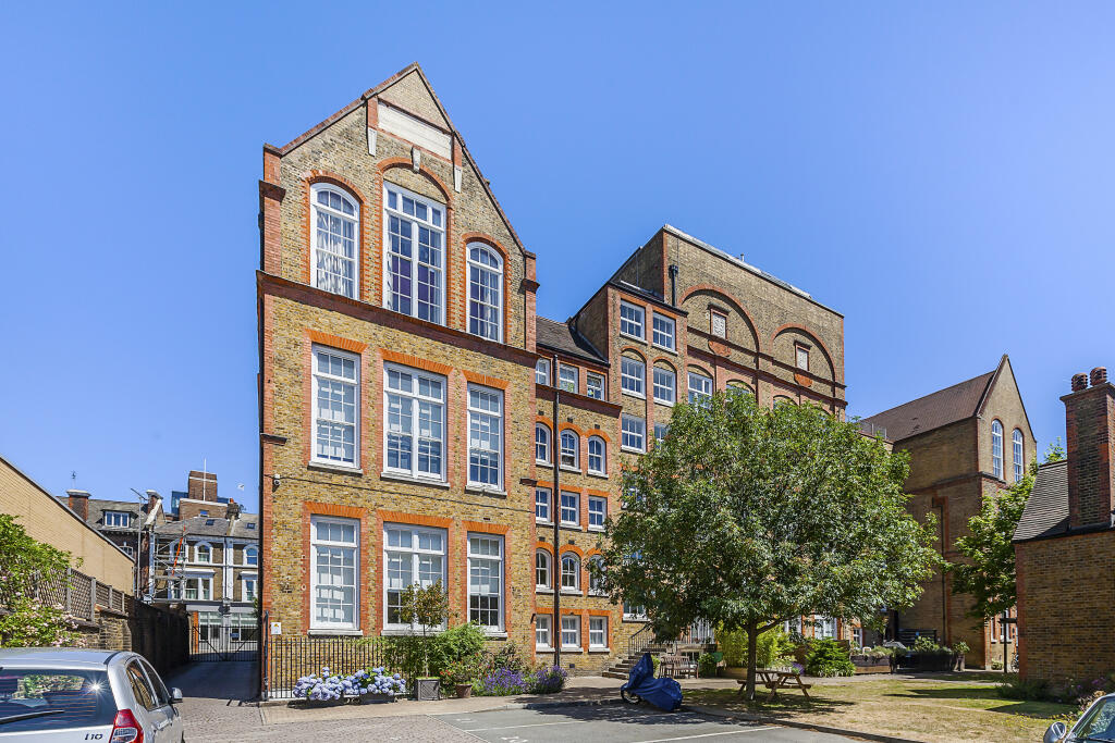 3 bedrooms Apartment in London, United Kingdom No. 14169