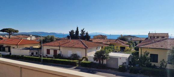 2 rooms Apartment in San Vincenzo, Italy No. 51034 4