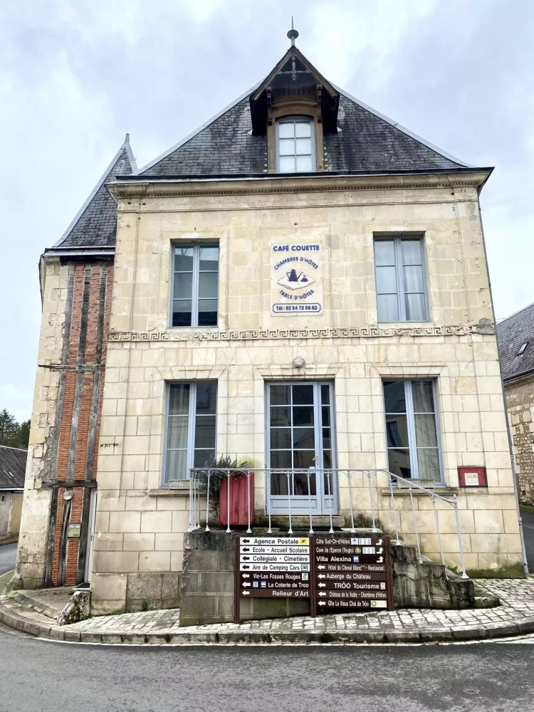 Casa de 6 dormitorios en Montoire-sur-le-Loir, France No. 71020