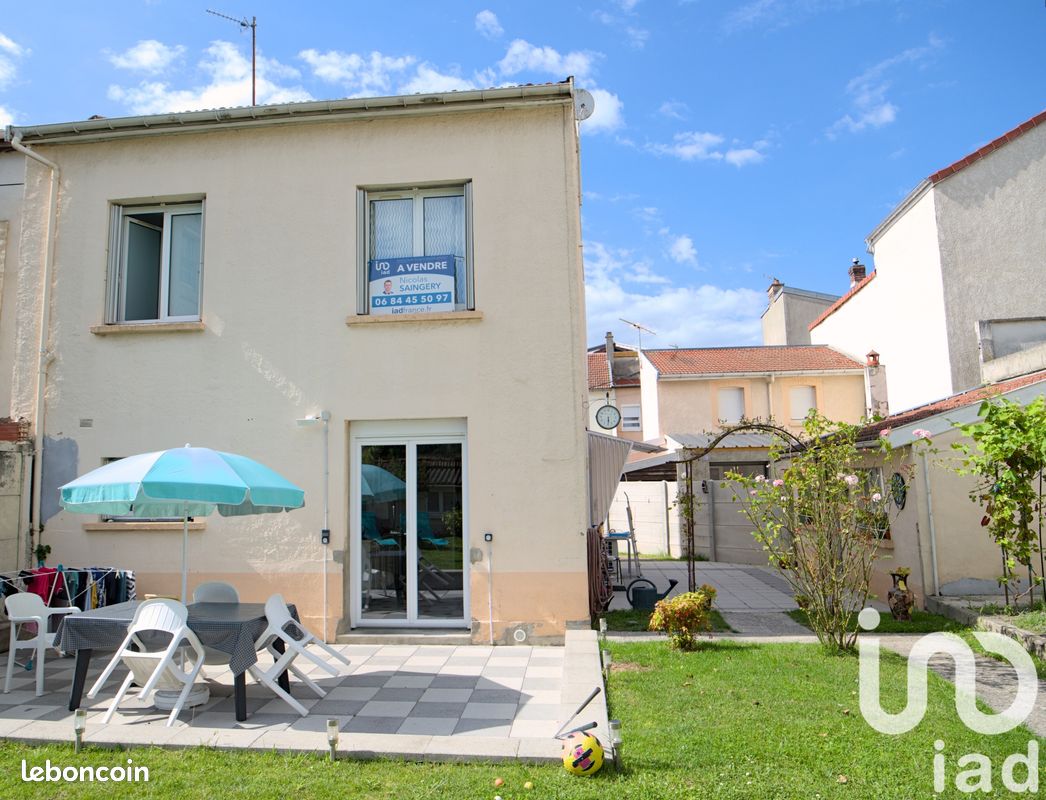 Casa de 3 dormitorios en Reims, France No. 266106