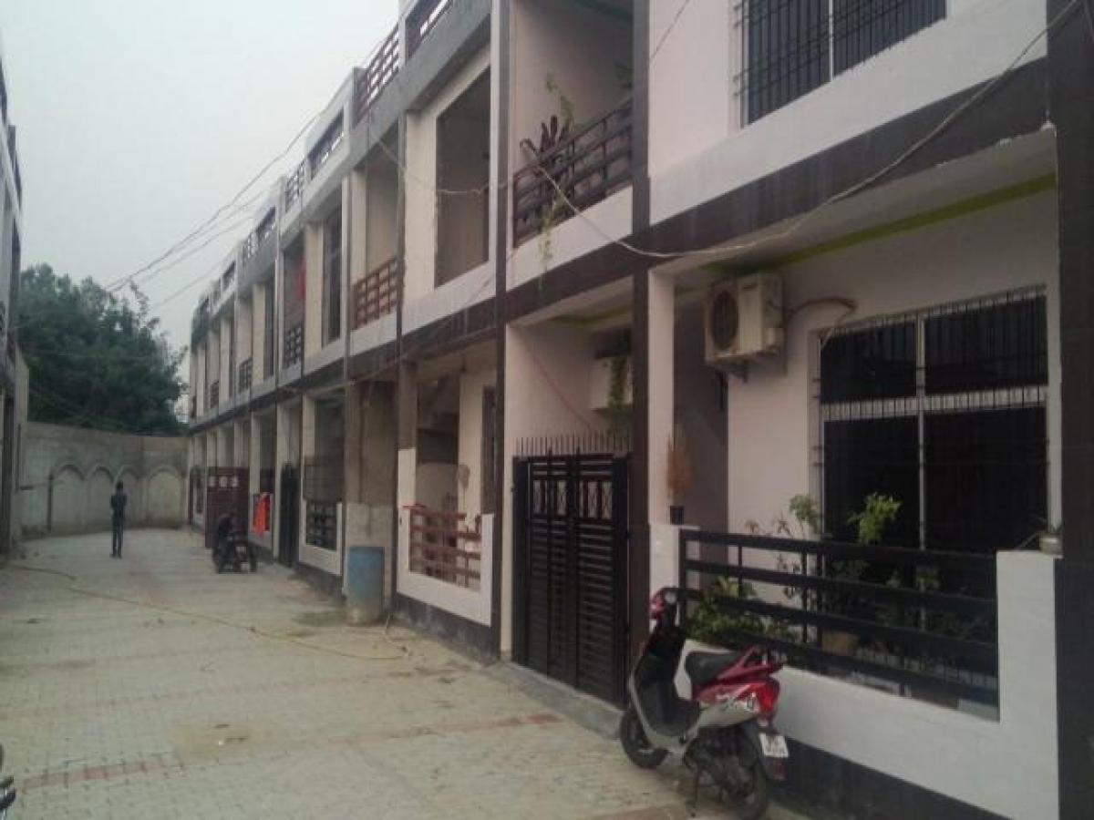 3 bedrooms House in Lucknow, India No. 18679