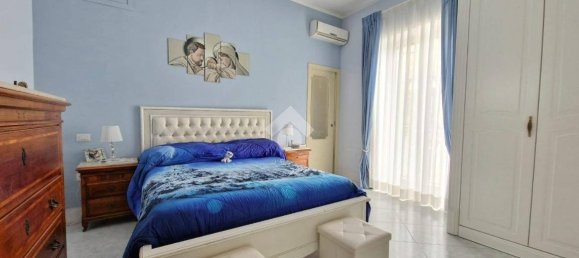 2 bedrooms Apartment in Naples, Italy No. 52479 18