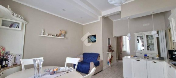 2 bedrooms Apartment in Naples, Italy No. 52479 10